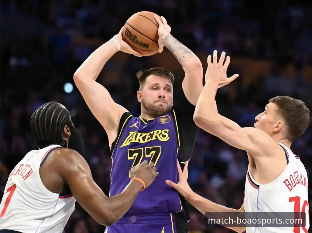 东契奇单节21分引爆全场，湖人如何顶住步行者末节反扑？